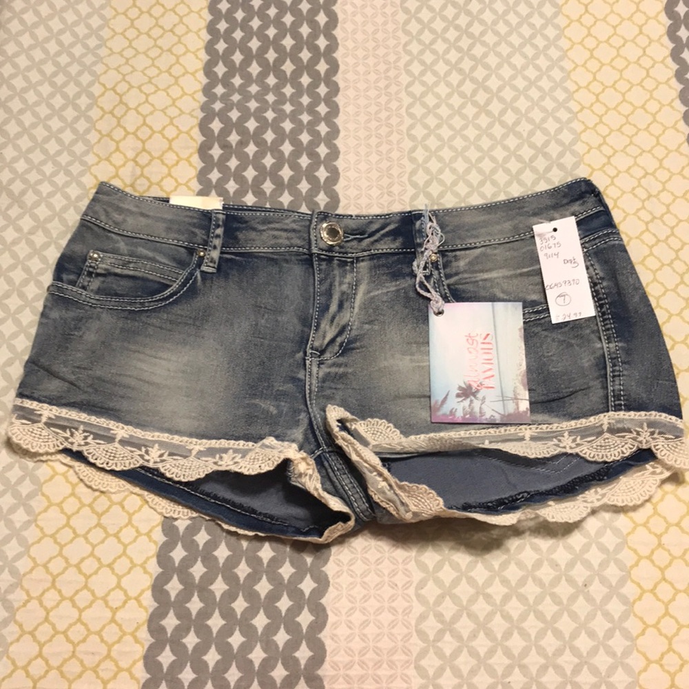 Denim jean shorts with white lace